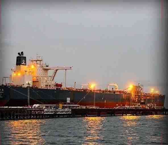 ئێران ٢٠ میلیۆن بەرمیل نەوتی پاشەکەوت کراو ڕەوانەی بازاڕ دەکات