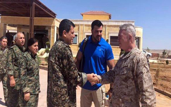 بەپەلە   ...    شاندێکی پلە بەرزی ئەرتەشی ئەمریکا سەردانی ڕۆژئاوای کوردستانیان کرد