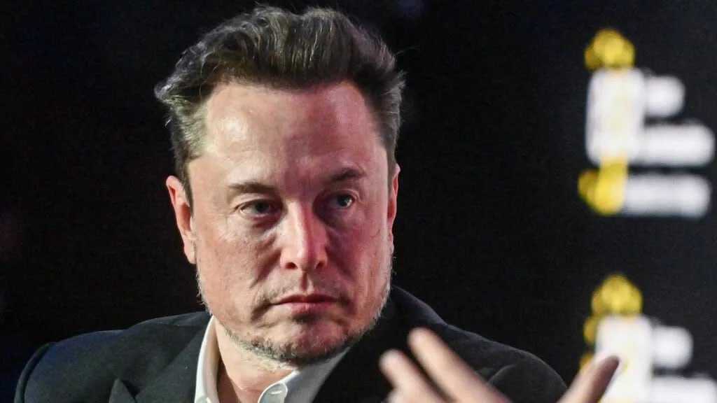 ئیلۆن ماسک : کارمەندانی تێسلا دەبێت لە کارگە بخەون بۆ بەرهەمهێنانی ئۆتۆمبێلی نەوەی داهاتوو!