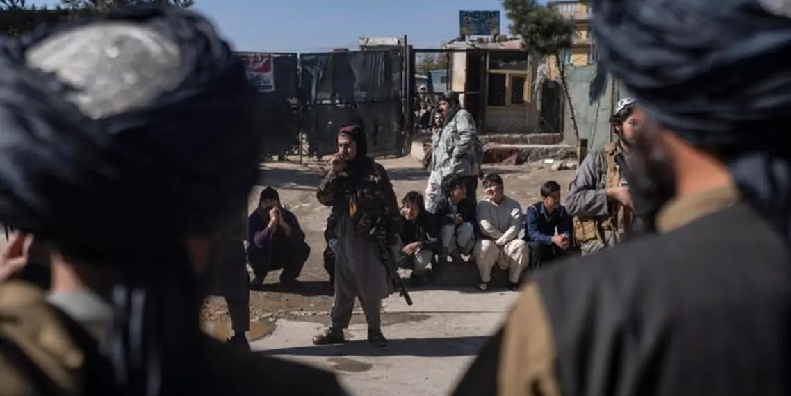 تاڵیبان ١٥ کەسی تیر باران کرد