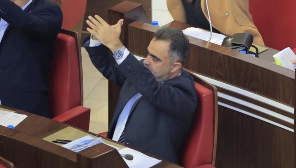 بەفەرمی واژوو لەسەر لابردنی پارێز بەندی و گرتنەبەری رێكاری یاسایی بەرانبەر سۆران عومەر کرا