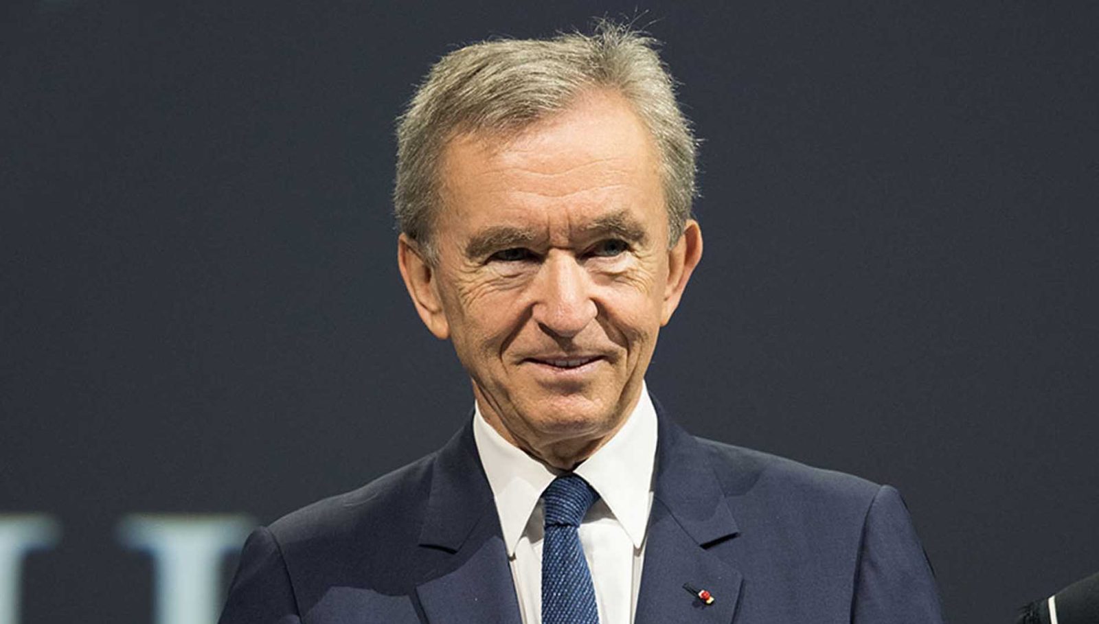 دەوڵەمەندترین پیاوی جیهان بە رۆژێک 11 ملیار دۆلاری لەدەستدا