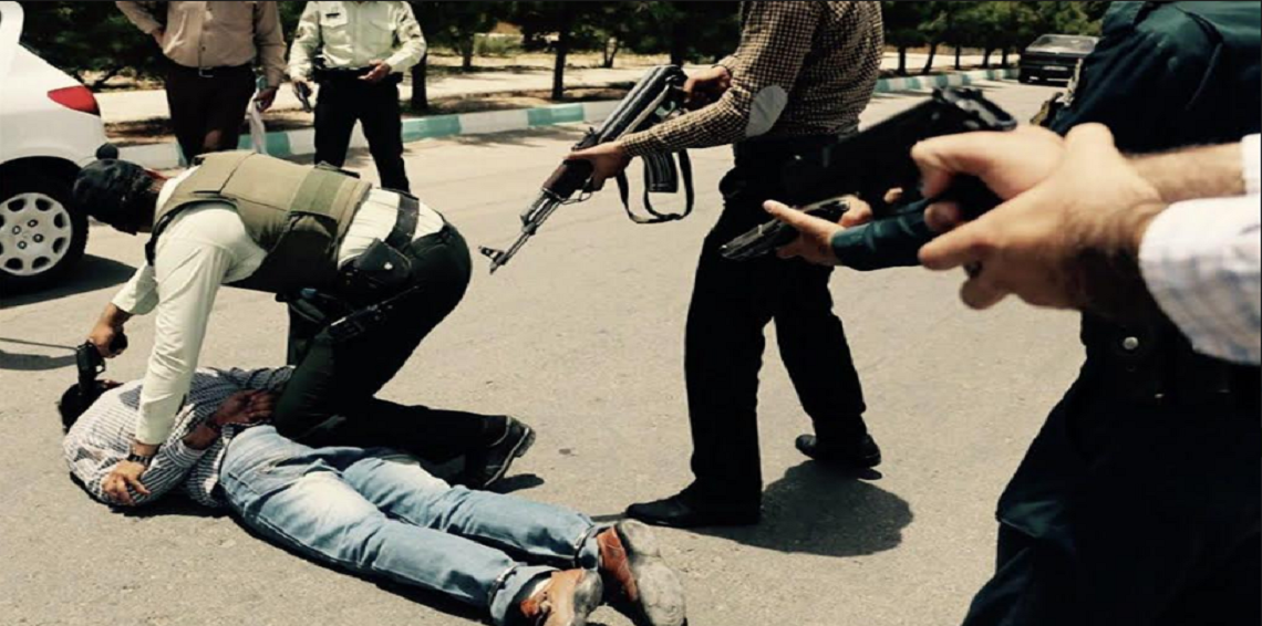 بەپەلە ...  هێزە ئەمنییەکانی ئێران هێرش دەکەنە سەر ماڵی خەڵک لە شنۆ