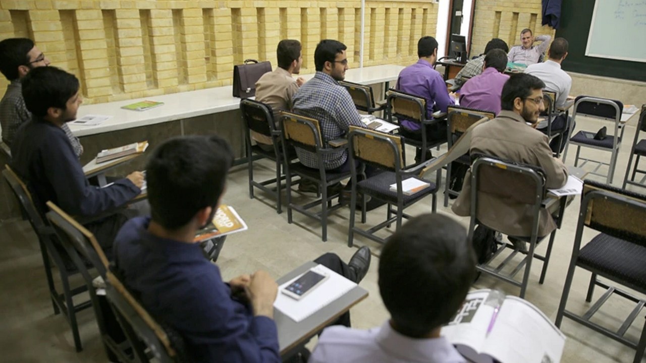 ٤٠ لەسەدی دەرچووانی زانکۆ لە ئێران بێکارن