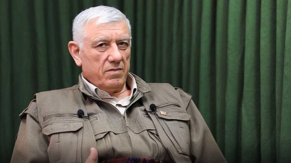 بەپەلە     ...    جەمیل بایک پەیامێک سەبارەت بە پەیوەندییەکانیان لەگەڵ ئێران بڵاو دەکاتەوە