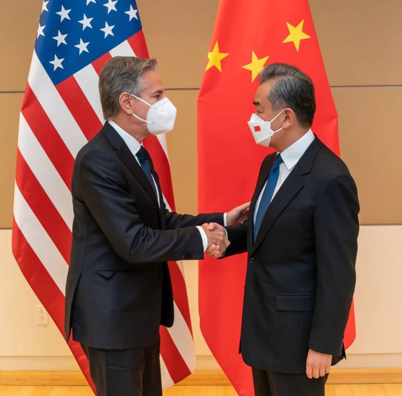 وەزیرانی دەرەوەی چین و ئەمریکا بۆ یەکەمین جار لە کاتی ئاڵۆزییەکانی نێوانیان لە سەر تایوان دیدار و چاوپێکەوتنیان ئەنجام دا