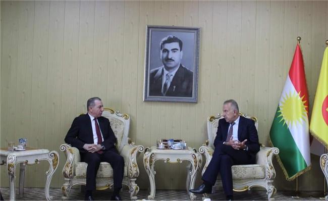 بەرپرسی مەکتەبی پەیوەندییەکانی دەرەوەی پارتی پێشوازی لە بەرپرسی بەرەی تورکمانی لە ھەرێمی کوردستان و وەزیری ھەرێم بۆ کاروباری پێکھاتەکان دەکات