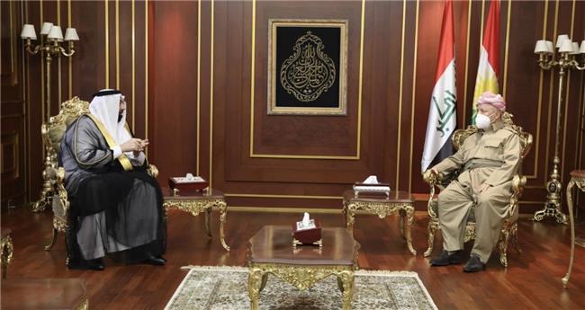 سەرۆك بارزانی پێشوازی لە یەكێك لە شێخەكانی هۆزی شەممەڕ دەکات