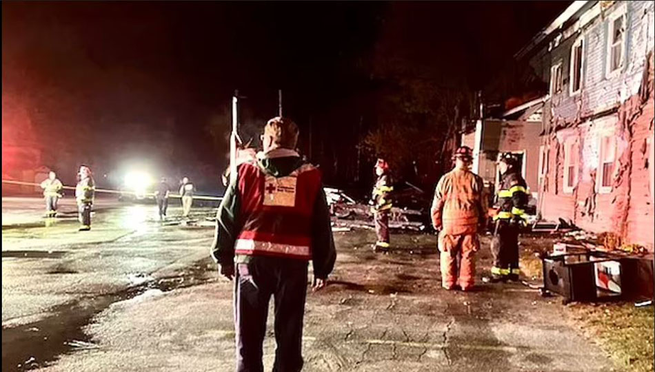 فڕۆکەیەکی ئەمریکی خۆی کێشا بە باڵەخانەیەکدا و سەرجەم سەرنشینەکانی گیانیان لەدەستدا