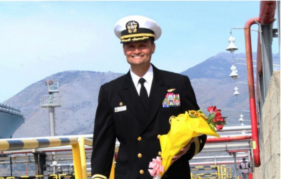 هێزی دەریایی ئەمریکا کەشتییەکی فڕۆکەهەڵگر دەنێرێتە کەنداوی فارس کە کاپتانەکەی ئێرانییە