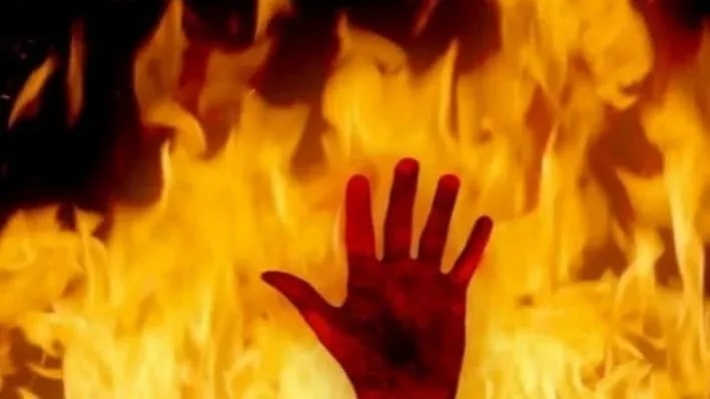 ژنێک لەبەر گرانیی کەلوپەلی قوتابخانەی منداڵەکانی خۆی سووتاند