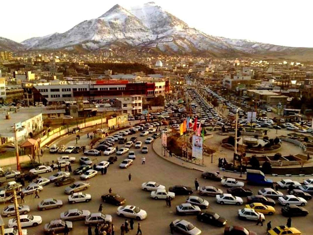 نزیک بە ٢٠ هاووڵاتی  خەڵکی شاری بانە لە لایەن هێزەکانی هەواڵگری ئێران ەوە دەست بەسەر کران