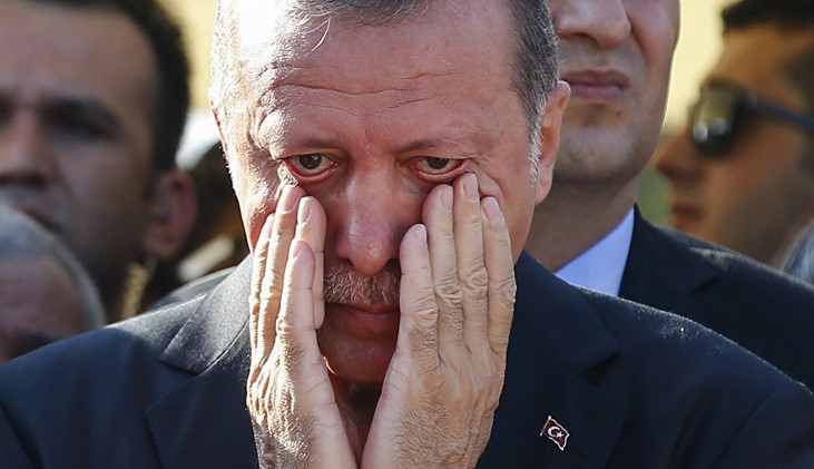 بەپەلە  ...  لە ماوەی دوو ڕۆژدا بۆ دووهەم جار ئەردۆغان تووشی جەڵتە دەبێت