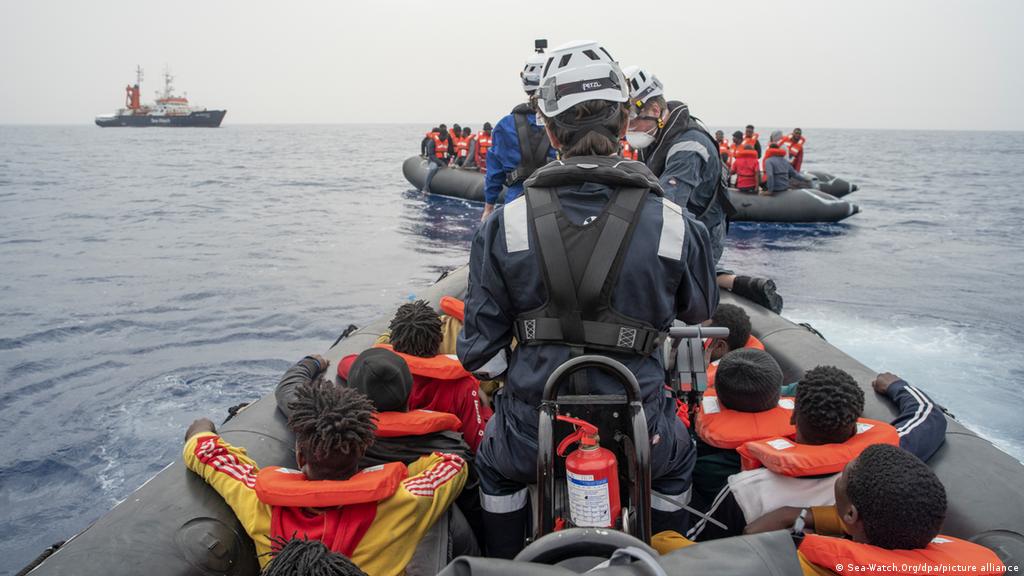 بەلەمێکی کۆچبەران بە ١٠٠ سەرنشینەوە نقوم بوو