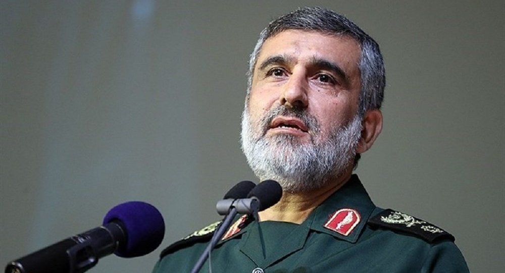 +  وێنە    ...    وێنەی " سەردار حاجی زادە " فەرماندەی سوپای پاسداران لە ژووری ئۆپراسیۆنەکانی وەزارەتی دەرەوەی ئیسرائیل هەڵدەواسرێت