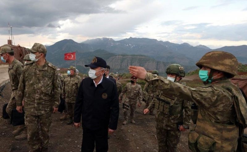 + وێنە    ...     وەزیری بەرگری تورکیا و فەرماندەگەلی باڵای نیزامی و سەربازی سەردانی بنکەکانی ووڵاتەکەیان یان لە ناو خاکی عێراق کرد