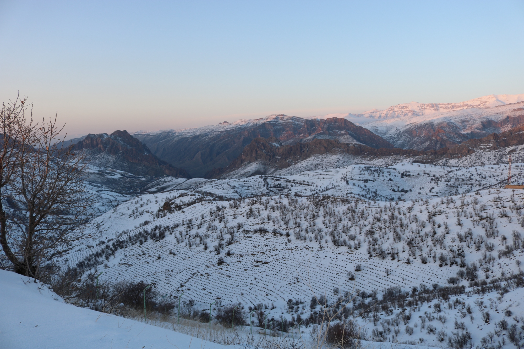 شەپۆلێكی بەفر و بارانی زۆر هەرێمی کوردستان دەگرێتەوە