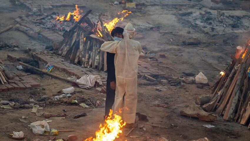 +  وێنە   ...    گەورەترین کارەساتی مرۆیی لە هێند " ئامارەکانی کۆرۆنا ١٠ بەرابەری ڕاستییەکانە "