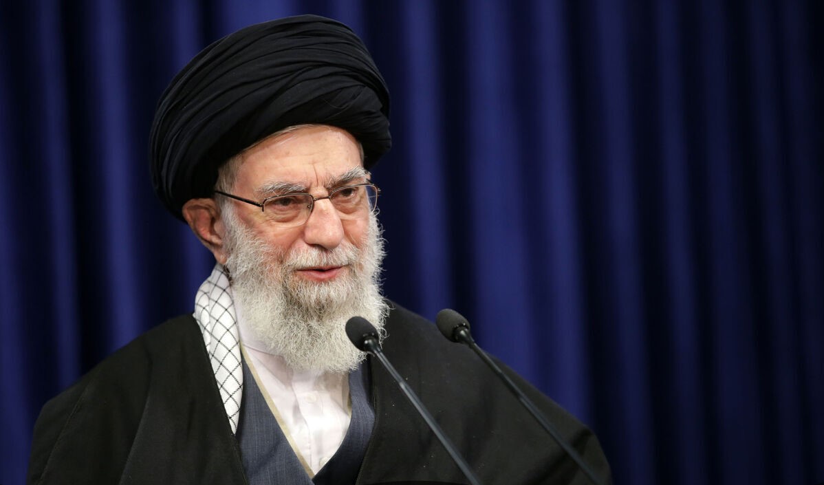 خامنەیی ڕابەری باڵای ئێران هاوردەکردنی واکسەنی دژە کۆرۆنای ئەمریکی و بەریتانی بۆ ووڵاتەکەی قەدەغە دەکات