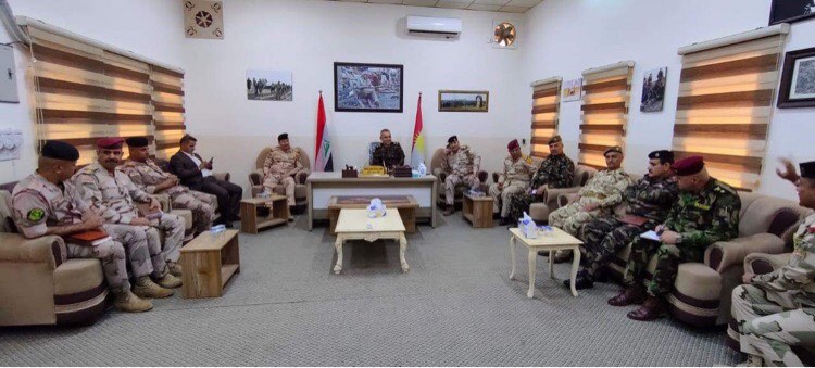 پێشمەرگە و سوپای عێراق ڕێگری لە جموجۆڵەکانی داعش دەکەن