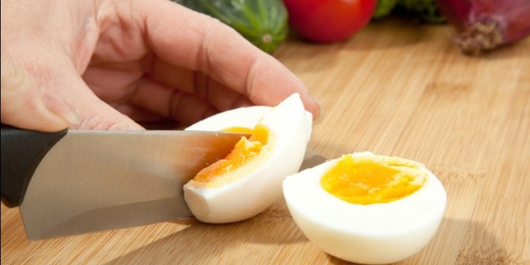 بە خواردنی هێلکەیەک خۆت لە جەڵتەی دڵ و مێشک بپارێزە