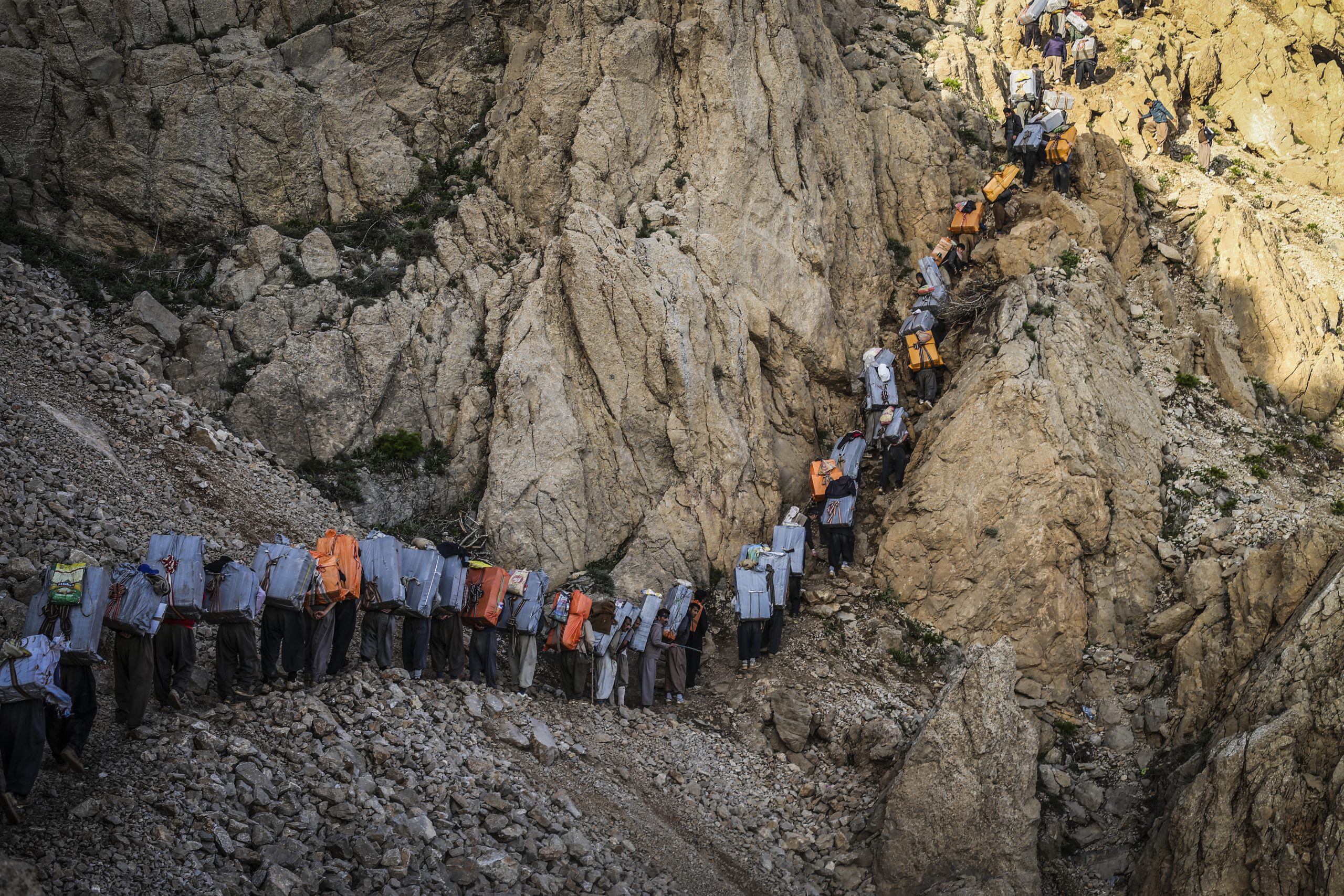 چوار کۆڵبەر بە تەقەی هێزەکانی ئێران بریندار بوون