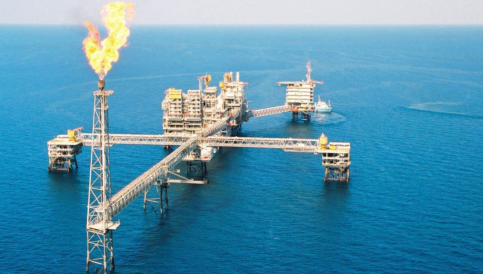 قەتەر گواستنەوەی غازی لە رێگای دەریای سوورەوە راگرت