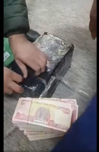 دەروازەی حاجی ئۆمەران: دەستبەسەر 100 ملیۆن دیناری ساختەدا گیرا