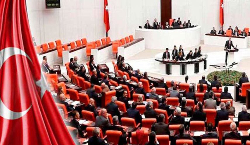 پارێزبەندی لەسەر ١٨ پەرلەمانتار ھەڵدەگیرێت کە ١٧یان پەرلەمانتاری ھەدەپەن