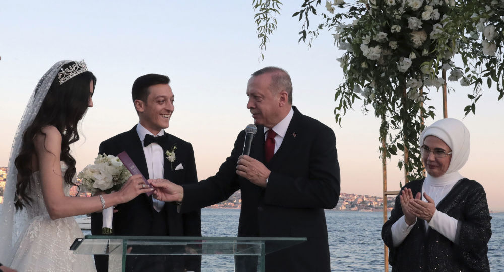 ئەردۆغان ئامادەی مەراسیمی هاوسەرگیری مەسعوود ئۆزێل و ئامینە گولز بوو