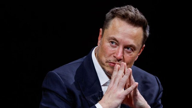 ئیلۆن ماسک نیشانەی شینی ئەکاونتی ووتەبێژی سوپای ئیسرائیلی لابرد و سڕییەوە