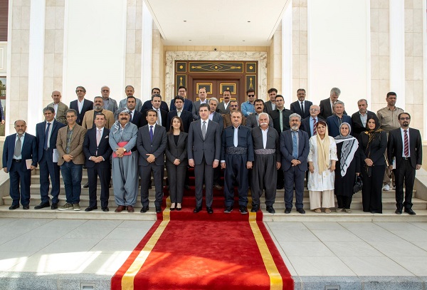 نێچیرڤان بارزانی سه‌رۆكى هه‌رێمى كوردستان پێشوازى له‌ كۆمه‌ڵێك نووسه‌ر و ڕۆشنبیری کوردستانی ڕۆژهەڵات ده‌كات