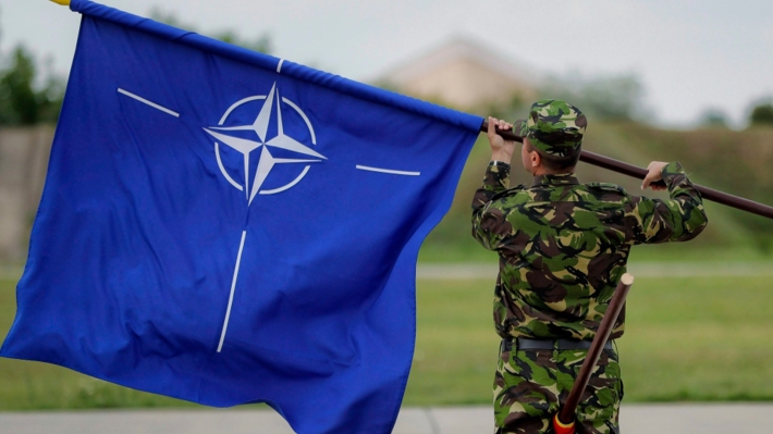 عێراق بە پابەندە بە هاوکارییەکانی لەگەڵ ناتۆ