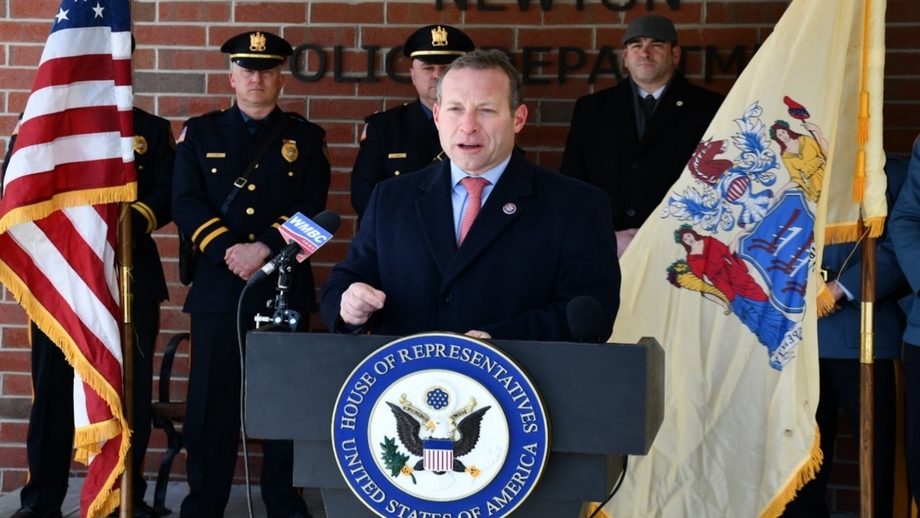 نوێنەرێکی کۆنگرەی ئەمریکا: بەرپرسانی ئێرانی جێگەی متمانە نین