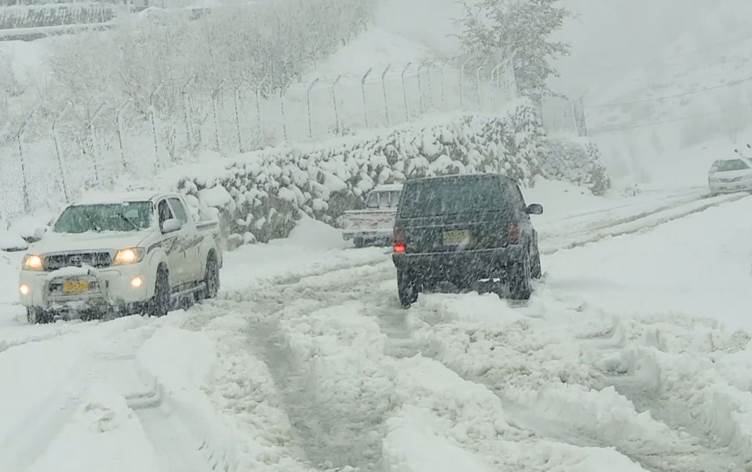 بەفر حەوت رێگاى سەرەکى لەسنورى هەولێر دادەخات