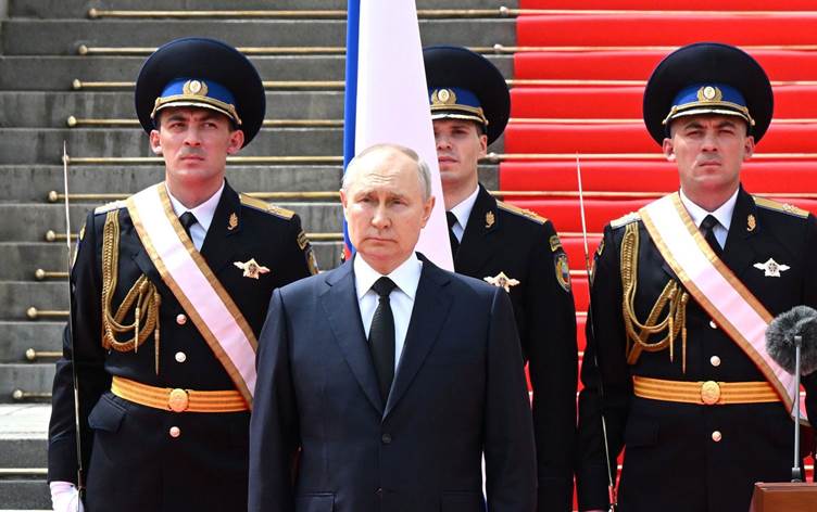 ڤلادێمیر پووتین ووتارێک سەبارەت بە یاخیبوونی ڤاگنەرەکان پێشکەشی هێزە سەربازییەکانی ووڵاتەکەی کرد