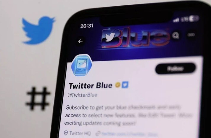 تویتەر لابردنی نیشانی شینی کۆنی دەست پێکرد