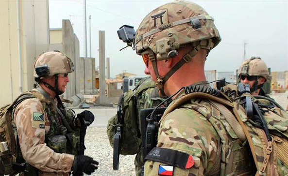 چیک هاوکاری سەربازی زیاتر ڕەوانەی عێراق دەکات