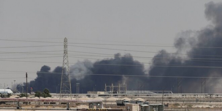 ئیمارات دیسان کرایە ئامانجی مووشەکی حووسییەکان