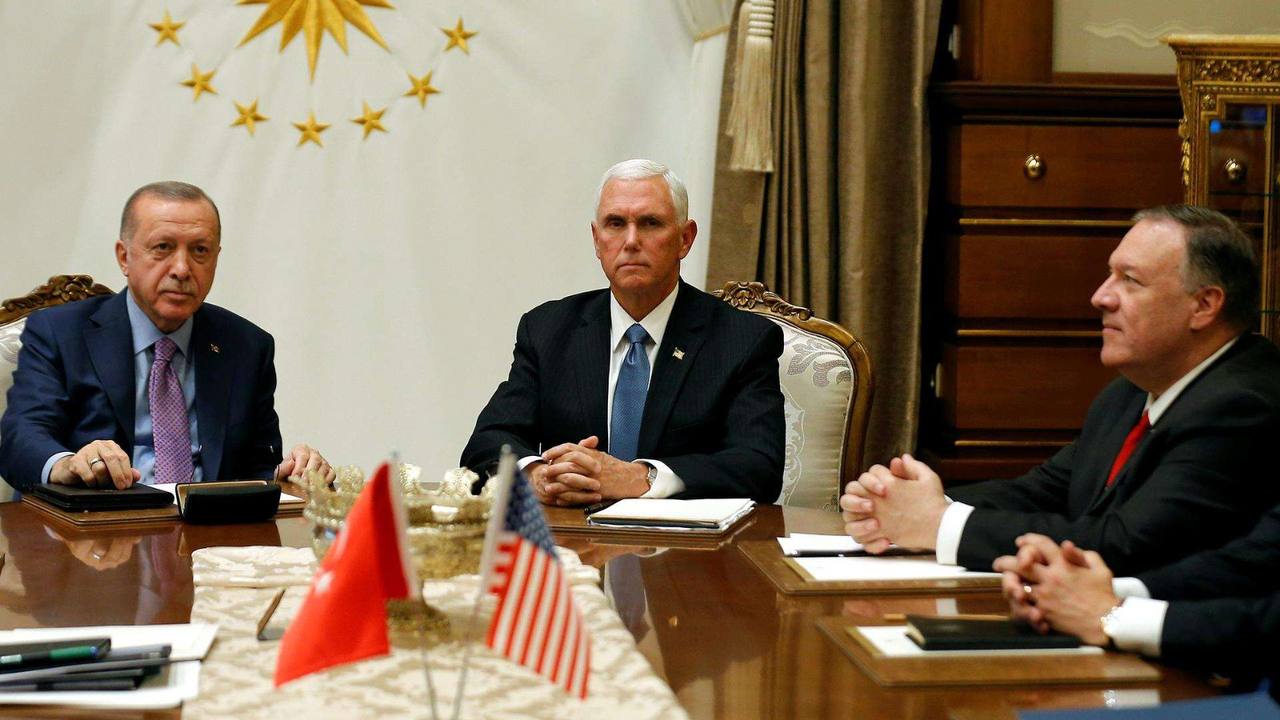 مایک پۆمپێئۆ :  ویستم دەرگای سەرۆککۆماری تورکیا بشکێنم