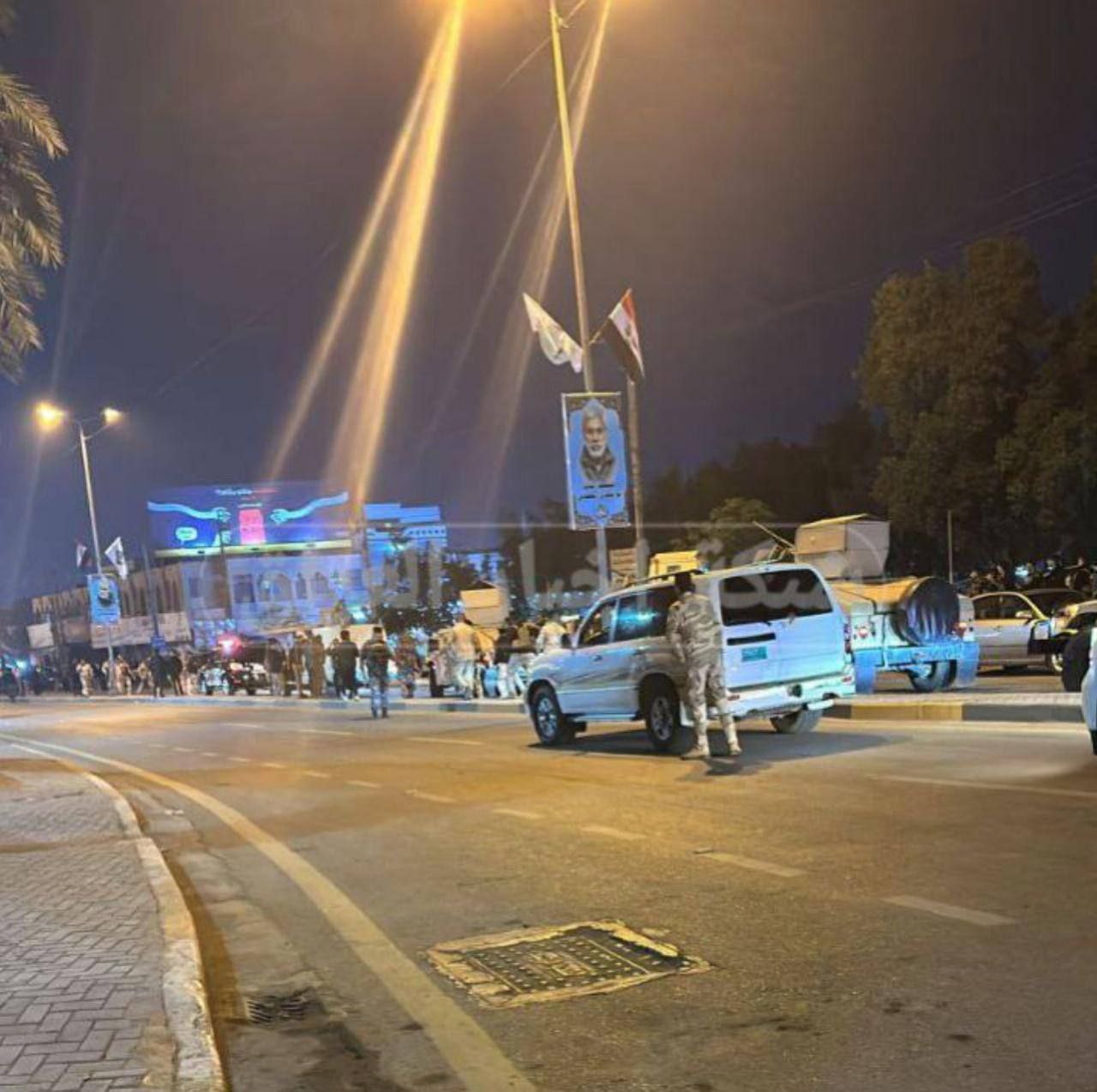 بەغداد الیوم : شەڕ و پێکدادان لەنێوان چەکدارانی سەرایا سەلام "باڵی سەربازی موقتەدا سەدر" و حەشدی شەعبی ڕوویدا