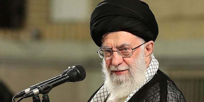 خامنەیی: جێهێستنی کارتی دەنگدان بە سپی حەرامە