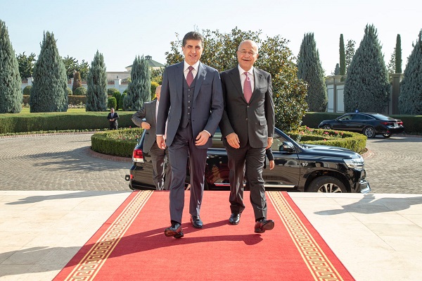 نێچیرڤان بارزانى، سه‌رۆكى هه‌رێمى كوردستان پێشوازى له‌ به‌رهه‌م ساڵح دەکات