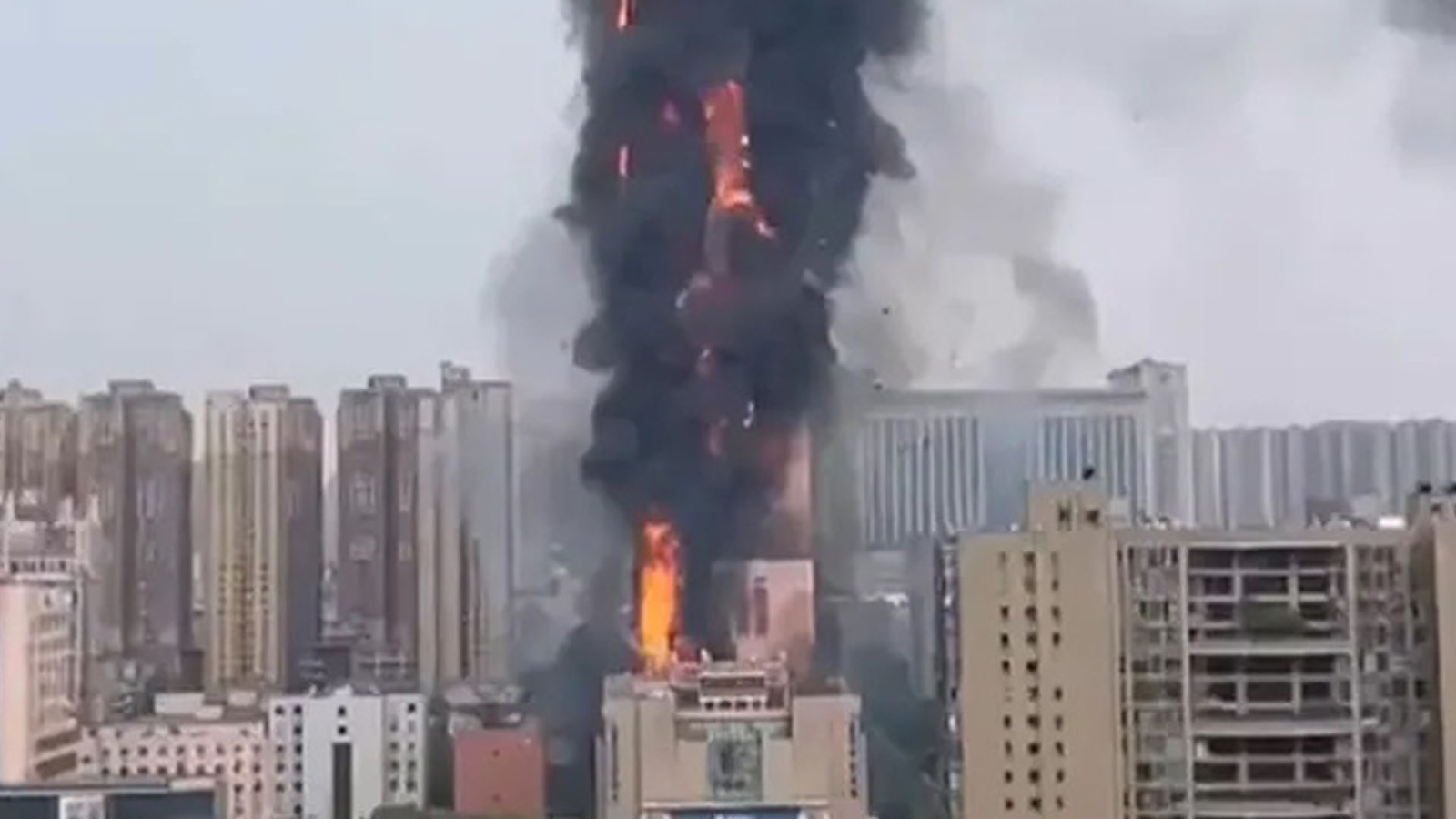 ئاگرێک لە چین کەوتەوە و دەیان کەس بوونە قوربانی