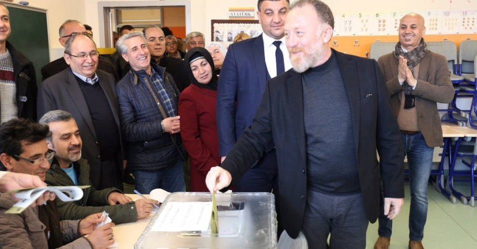 هاوسەرۆکی " هەدەپە " ...  هەڵبژاردن دەبێ پێش هەموو شتێک زمانی سیاسەت بگۆڕێت ، سبەینێ ژیانێکی نوێ دەست پێدەکات