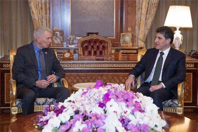 نێچیرڤان بارزانی سەرۆكی هه‌رێمی كوردستان پێشوازی له‌ شاندێكی كۆنگرێسی ئه‌مه‌ریكا ده‌كات