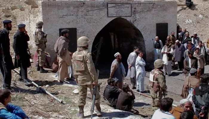 داعش بەرپرسیاریەتی کوشتنی ١١ کرێکارە شیعەکەی کانزایەکی بەلووچستانی گرتە ئەستۆ