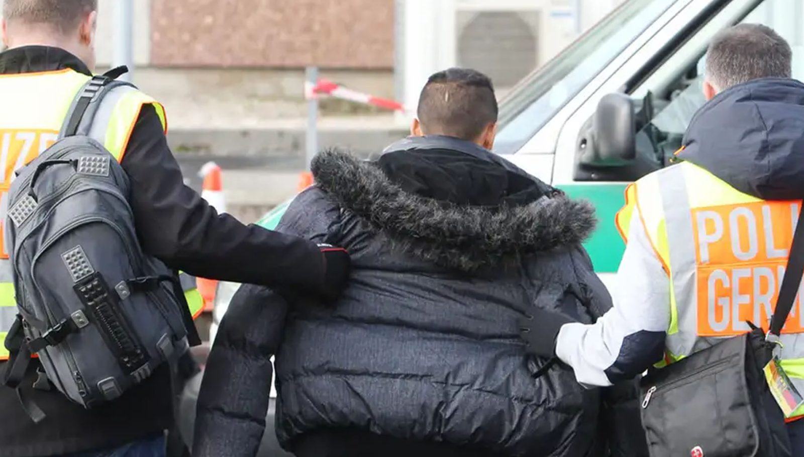 ئەڵمانیا دیپۆرتکردنەوەی پەنابەران خێرادەکات