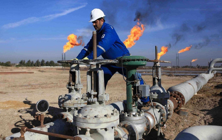 داهاتی نەوتی عێراق لە مانگی ڕابردوودا ١٠ ملیار دۆلاری تێ پەڕاندووە