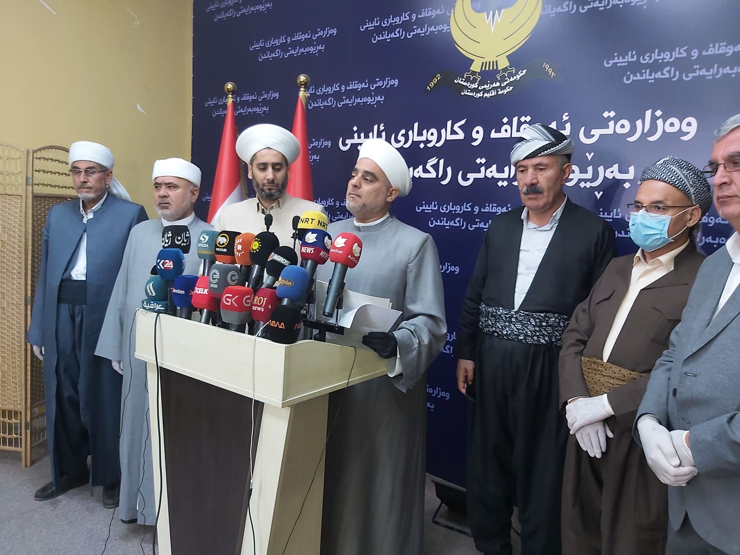 بەپەلە    ...   وەزارەتی ئەوقاف و كاروباری ئایینی هەرێمی كوردستان یەکەم ڕۆژی جەژنی ڕاگەیاند